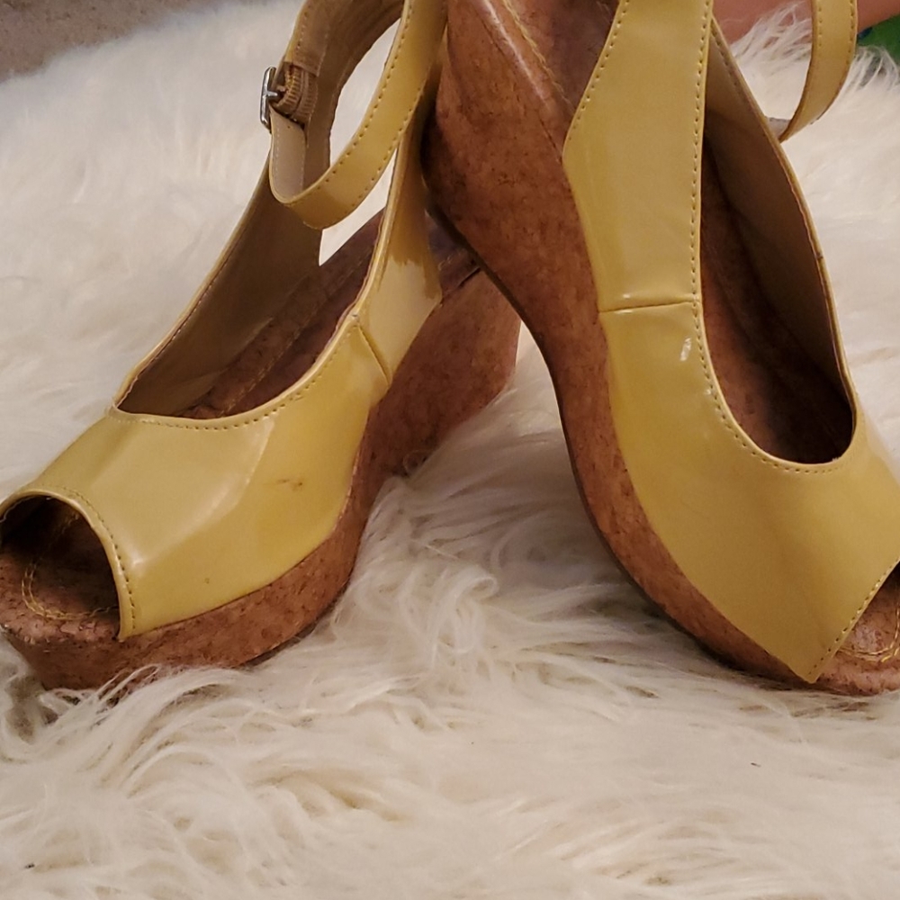 Shoe's